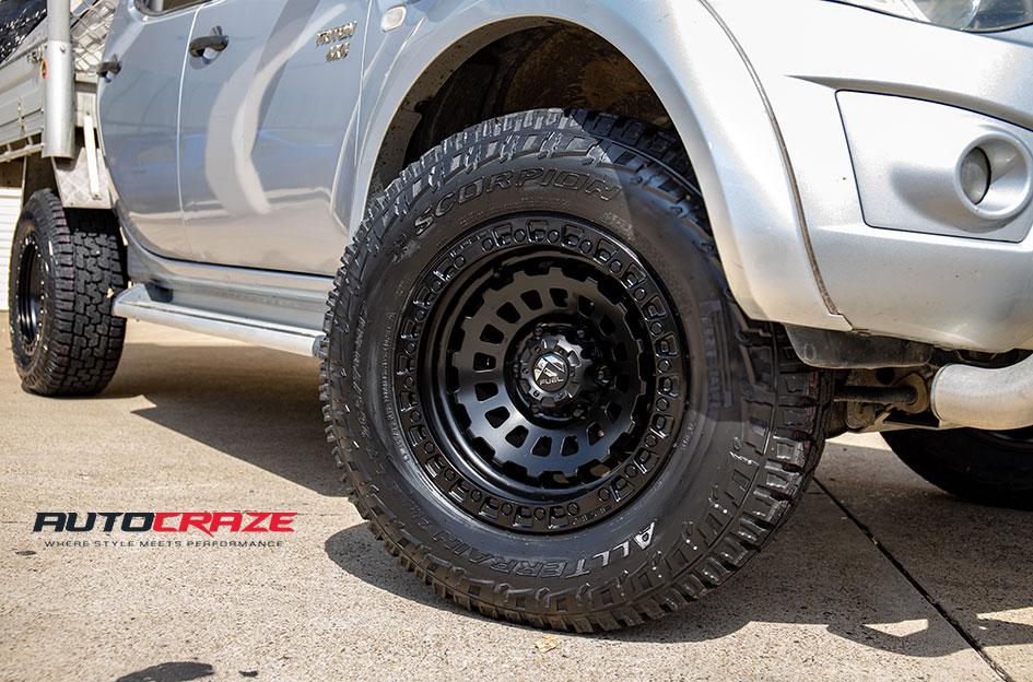 MITSUBISHI TRITON ZEPHYR MATTE BLACK